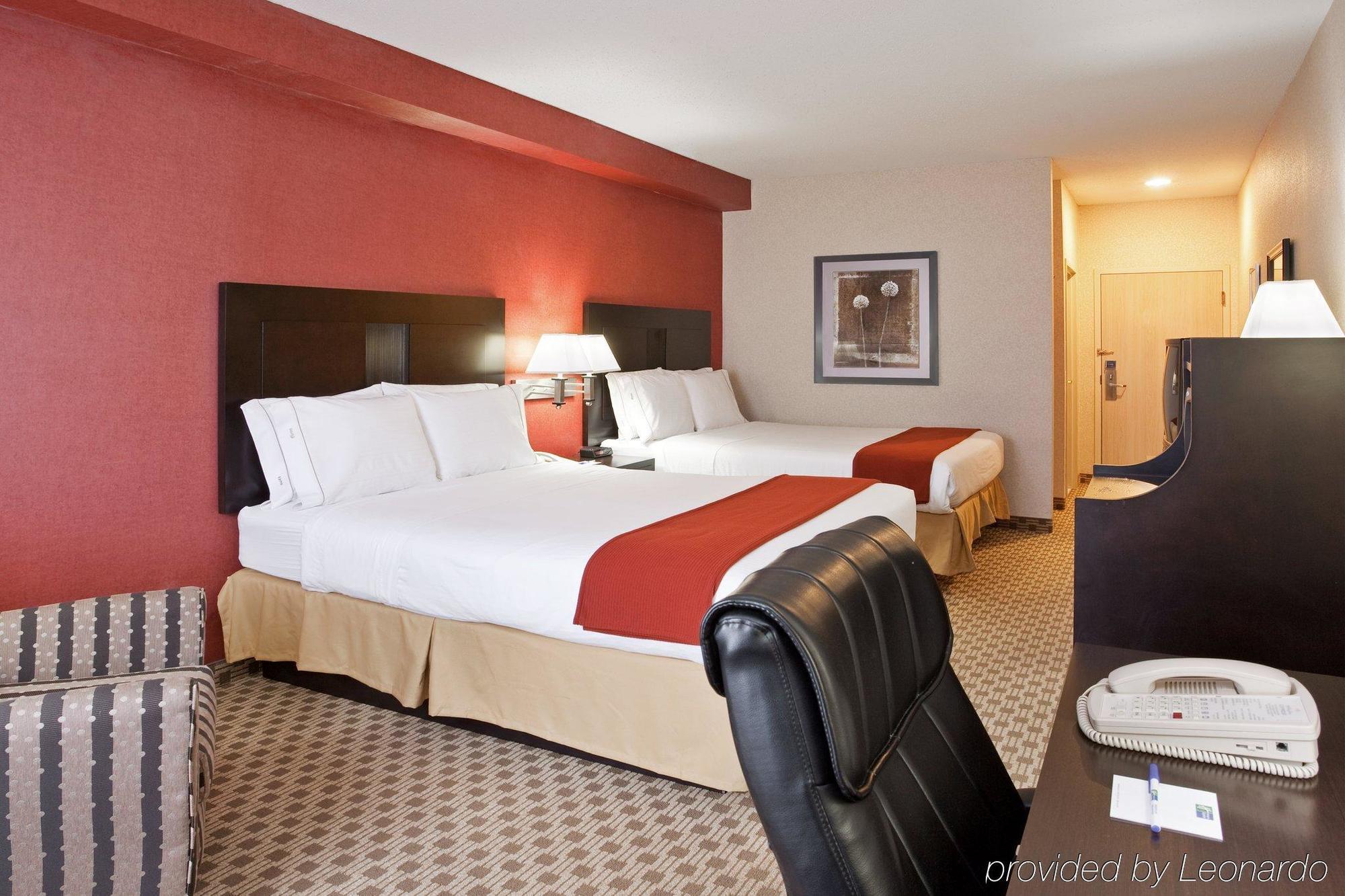 Quality Inn & Suites Oakwood Village - Cleveland South Chambre photo