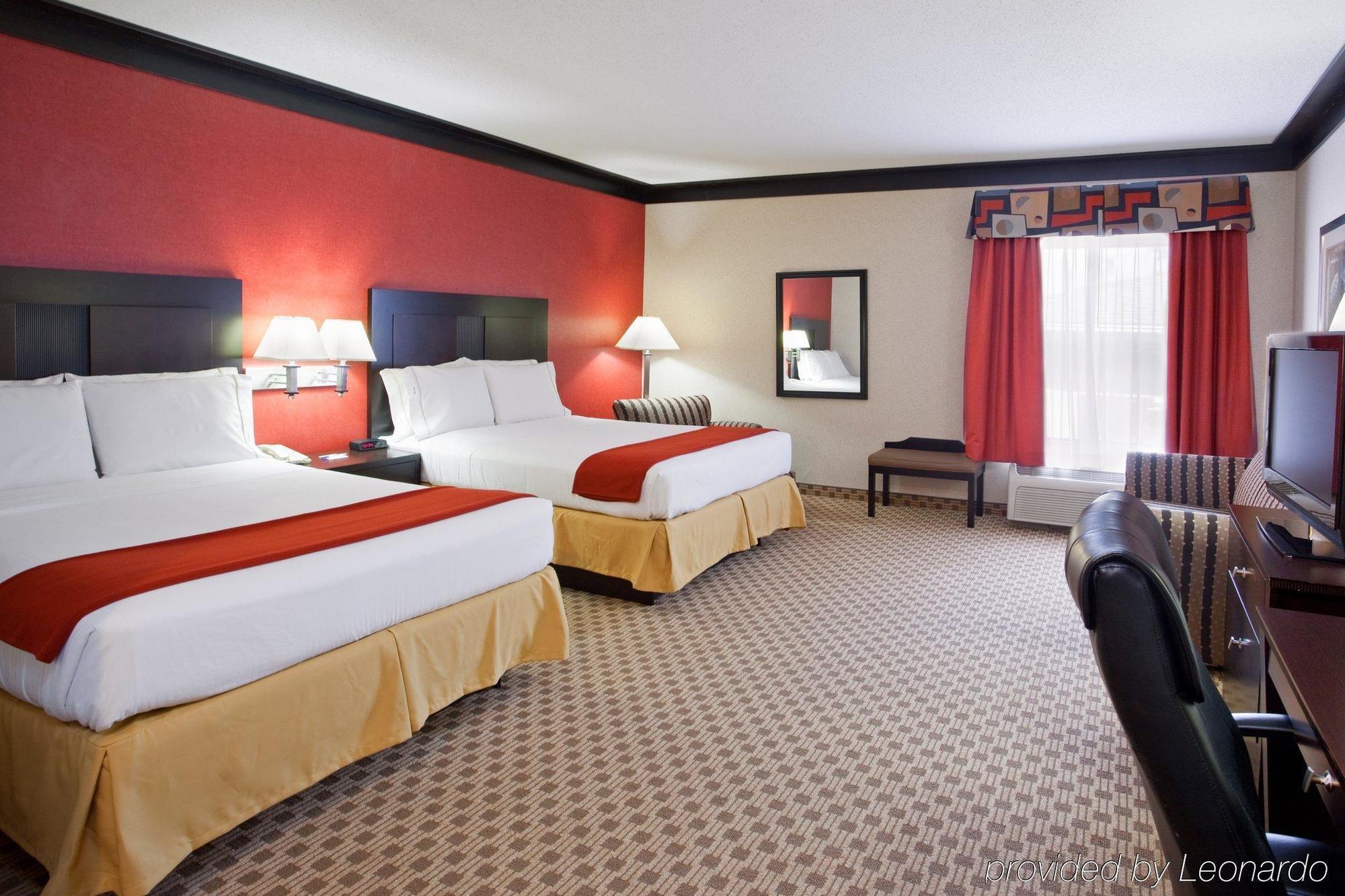 Quality Inn & Suites Oakwood Village - Cleveland South Chambre photo