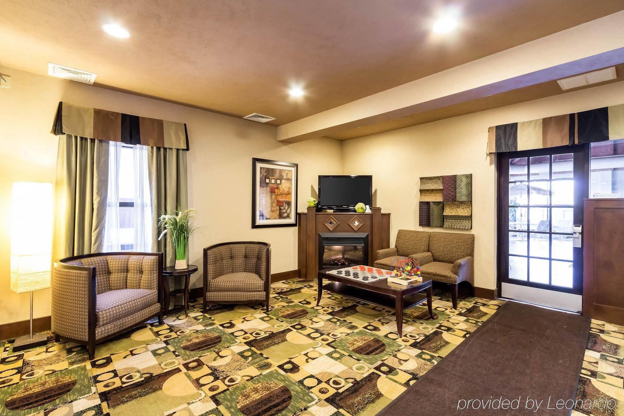 Quality Inn & Suites Oakwood Village - Cleveland South Extérieur photo