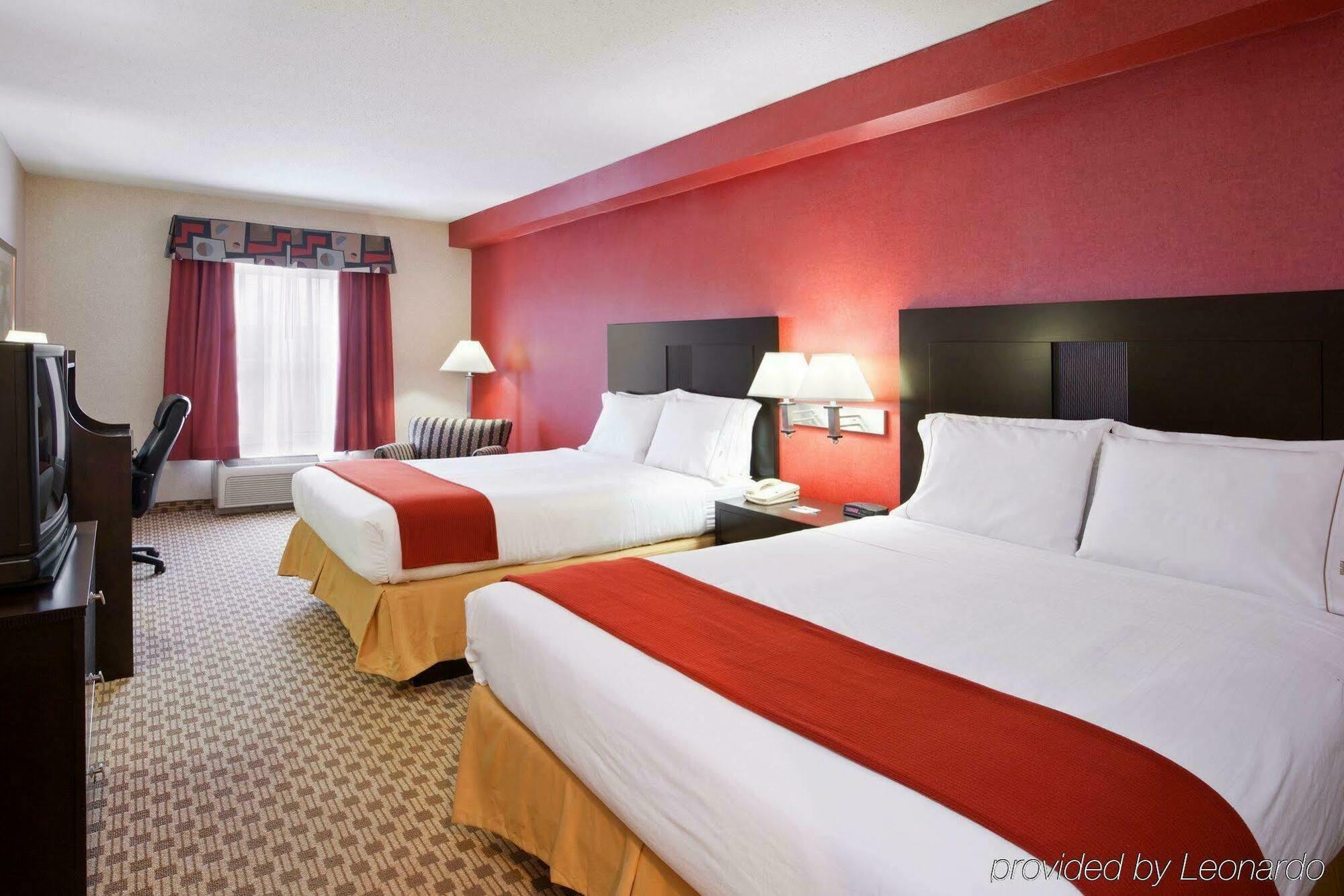 Quality Inn & Suites Oakwood Village - Cleveland South Extérieur photo