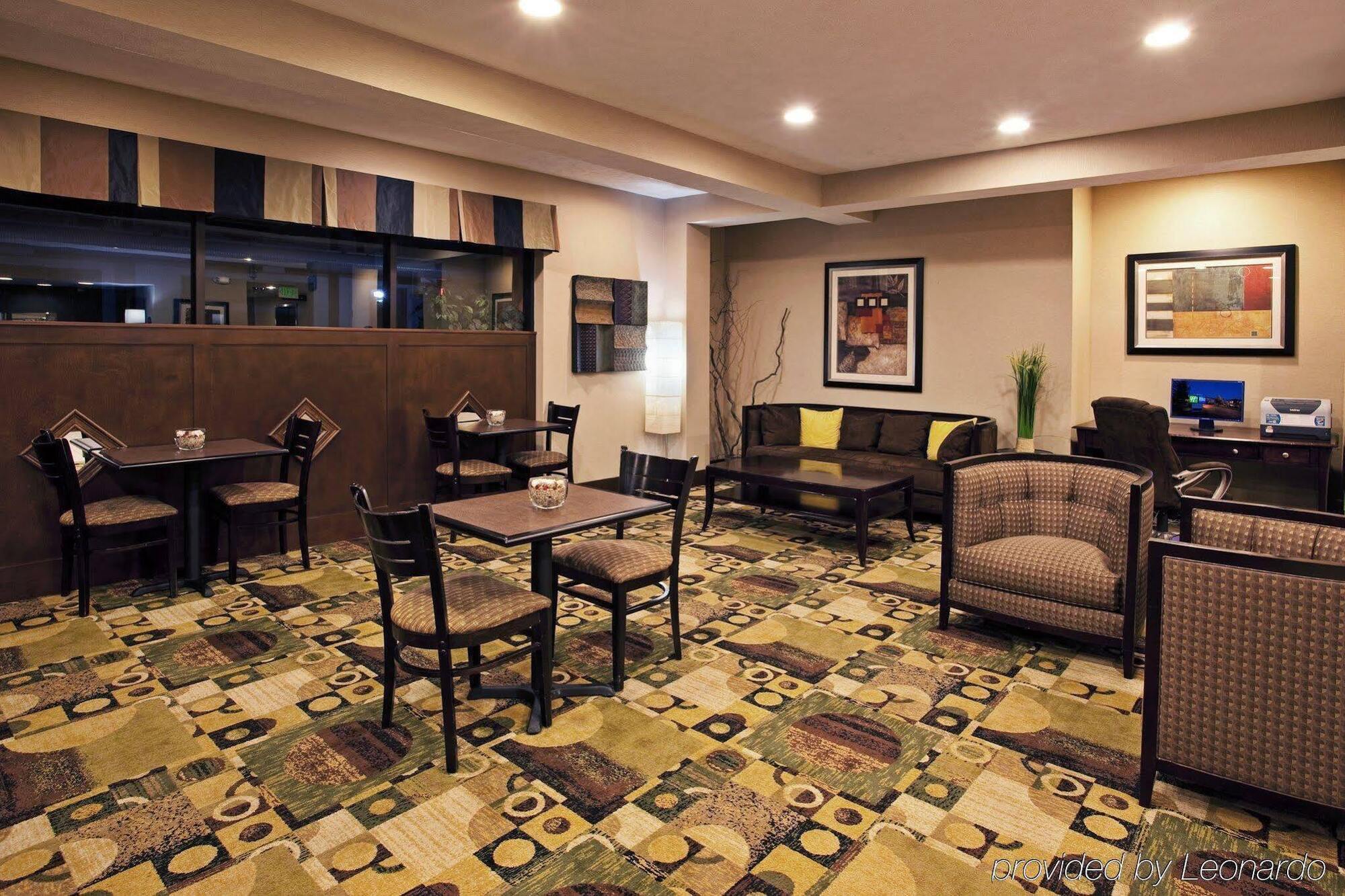 Quality Inn & Suites Oakwood Village - Cleveland South Extérieur photo