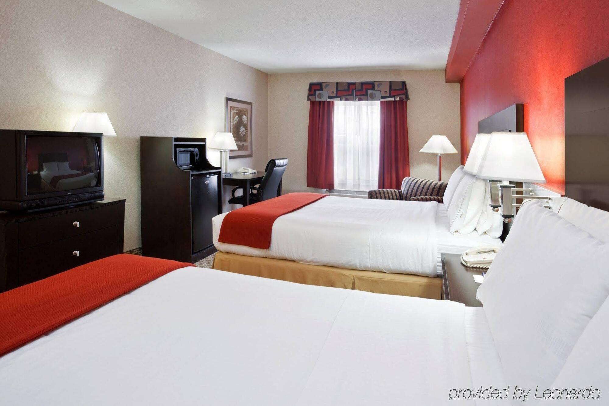 Quality Inn & Suites Oakwood Village - Cleveland South Extérieur photo