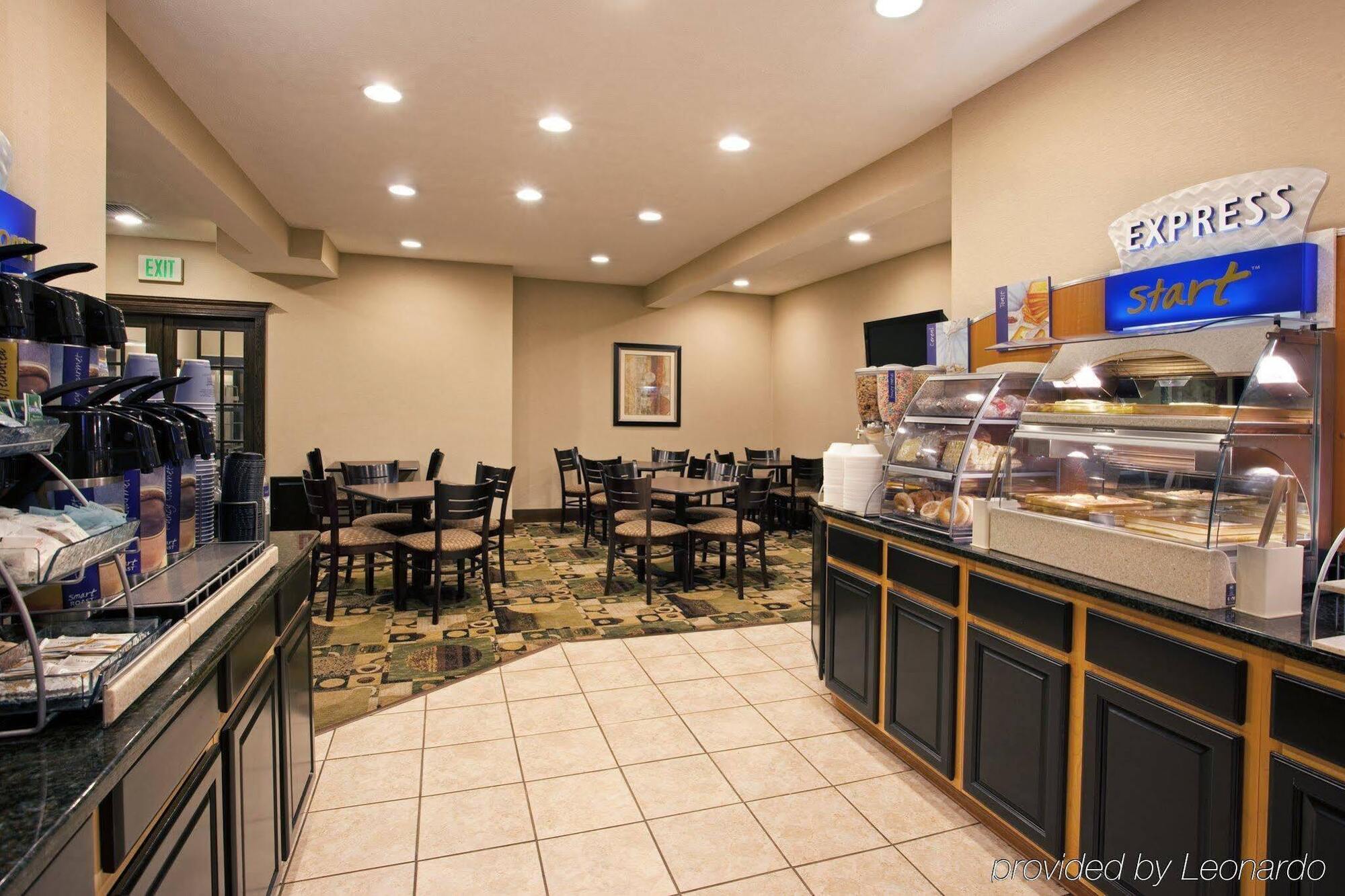 Quality Inn & Suites Oakwood Village - Cleveland South Extérieur photo